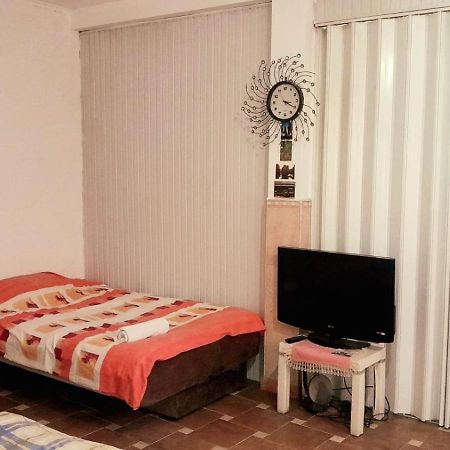 Adem'S Cozy Terrace Retreat Bed & Breakfast Скопие Екстериор снимка
